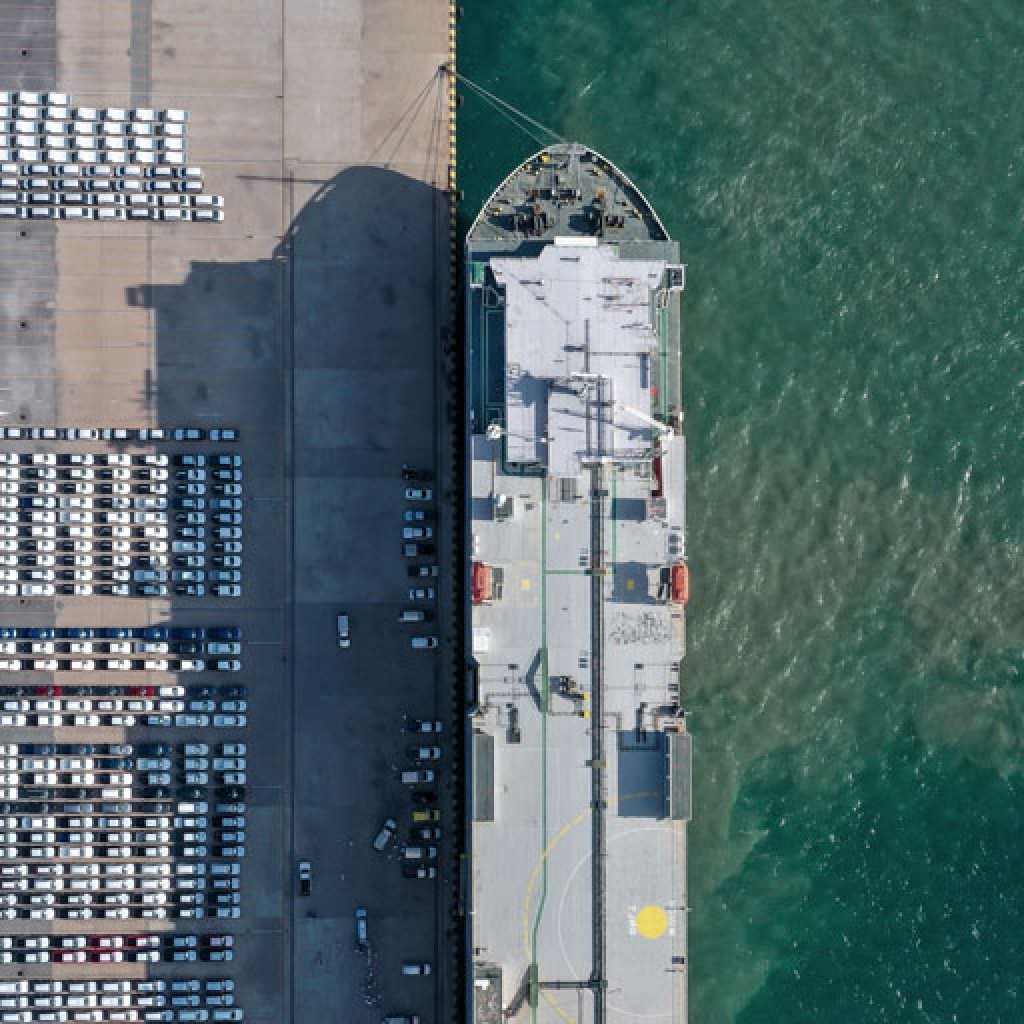 A MASSIVE SHIPMENT OF CARS ON THE ITALY-USA ROUTE. THE STAGES OF A LASTING COLLABORATION.